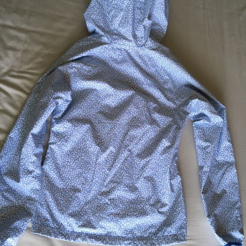 Columbia windbreaker like new, white and blue