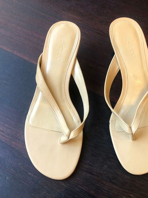Beige minimal kitten heel Mango sandals like new, size 37