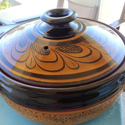 Clay pot with glossy finish, unused