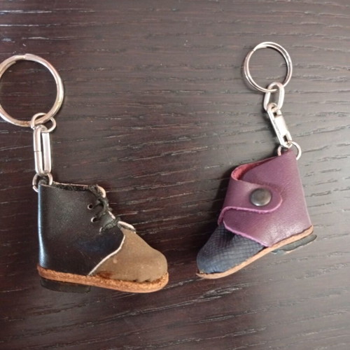 Set of vintage shoe-shaped keychains used, Super Zan Anatomic