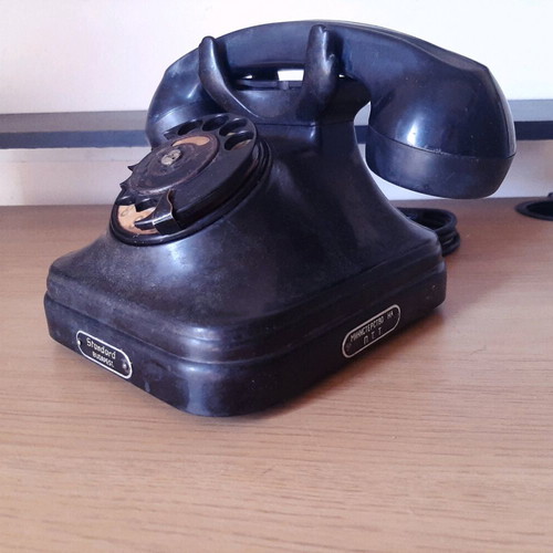 Vintage Budapest telephone used, black