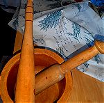  Μασίφ ξύλινο γουδί- με 3 γουδοχέρια
