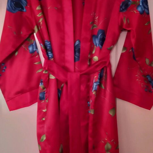 Satin robe like new, size M, blue and red