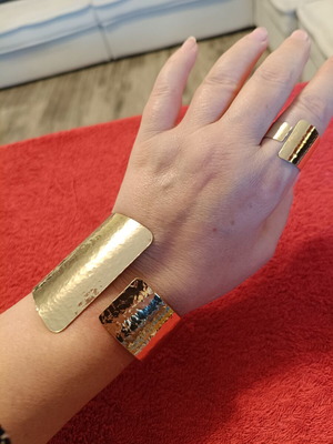 Women's gold-tone hammered jewelry set, adjustable cuff and ring