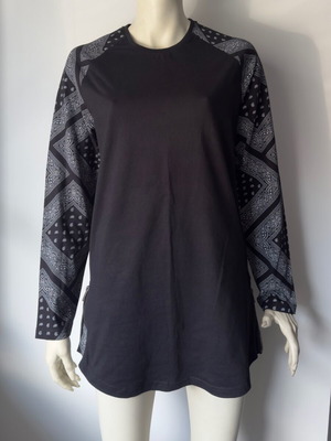 Longline tunic blouse FSBN L black with bandana design like new