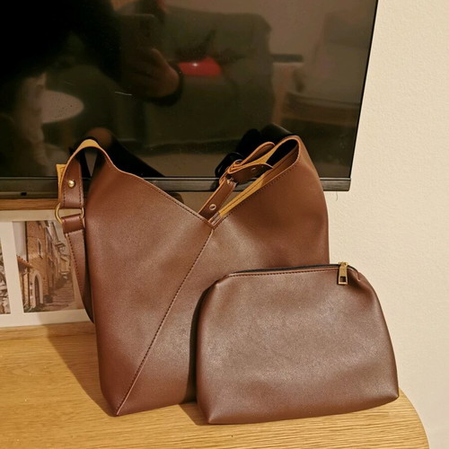 Brown shoulder bag made of leatherette with matching wallet like new