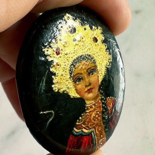 Retro Russian lacquered brooch hand-painted like new