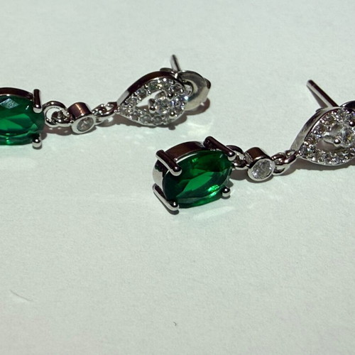 Earrings with green oval and white zirconia like new