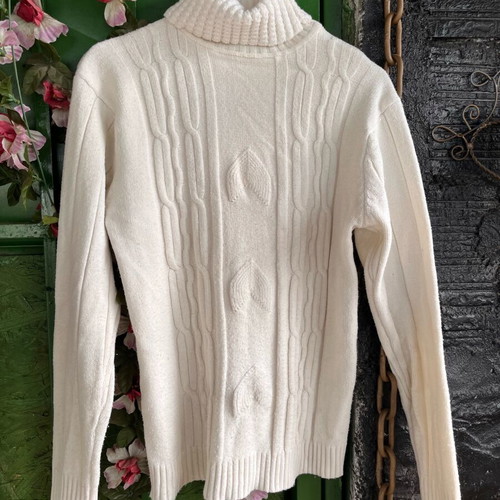 Women's wool turtleneck sweater white like new, size M-L