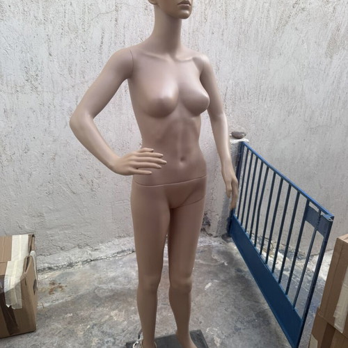 Display mannequin in excellent condition