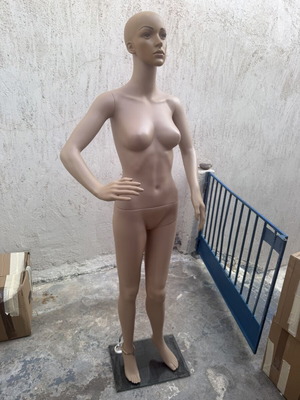 Display mannequin in excellent condition