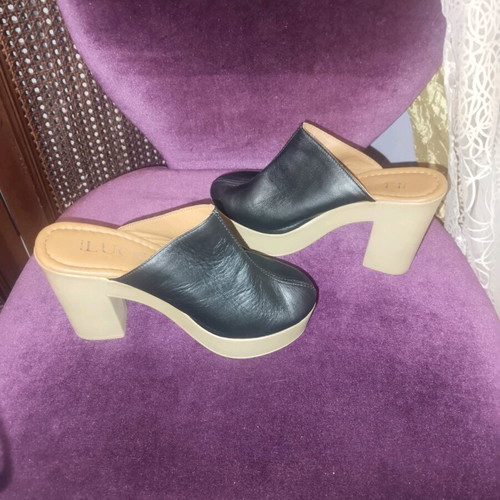 Women's leather clogs new, black