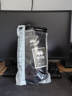 Errea Tokyo Evolution kneepads like new, size XL