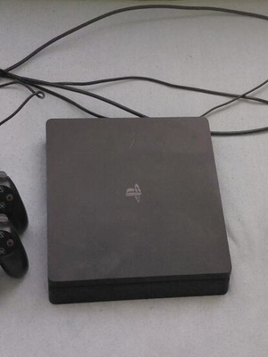 PlayStation 4 Slim 500GB used with 2 controllers and 33 games