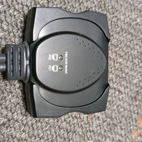 Konig CMP-KVMSWIT11 double VGA cable like new