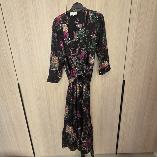 Teem long dress with belt, like new, black with colorful patterns