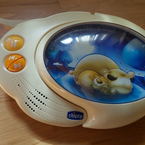 Music machine for cribs used with MP3 slot