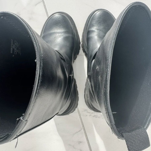 Stradivarius black boots size 36 used with gold details
