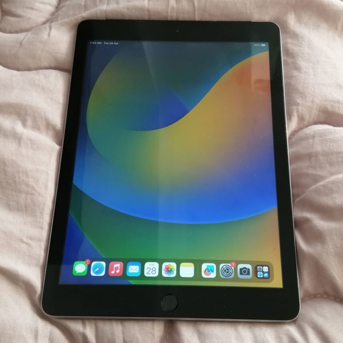 Ipad 5 32GB like new with minor touch issue