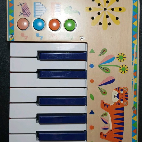 Djeco Piano Synthesizer used for 3+ years