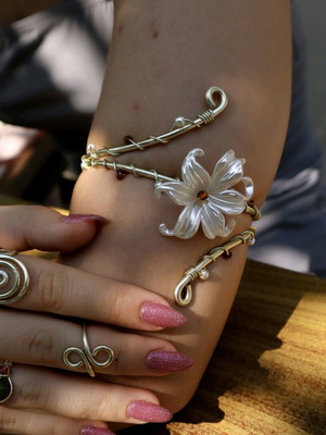 Steel handmade bracelet new, gold color