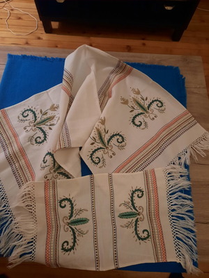 Handmade table runner set with gold thread embroidery
