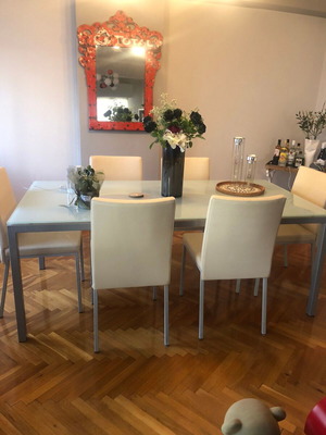 Dining table set like new with aluminum frame, glass top, 6 chairs and 2 armchairs with white leather