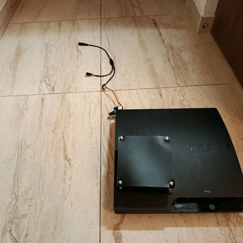 PS3 Slim 3004B used with external fan and 320GB hard drive