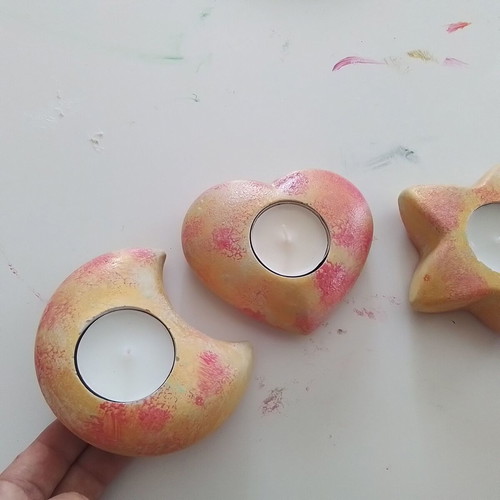 Gypsum tealight holders set of 3 like new, gold with fuchsia details