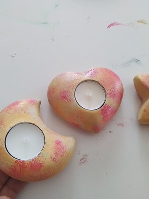 Gypsum tealight holders set of 3 like new, gold with fuchsia details