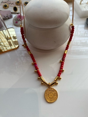 Necklace with red beads and gold elements new