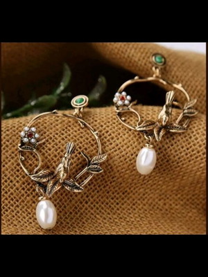 Earrings new, unique design with pearl and bird detail