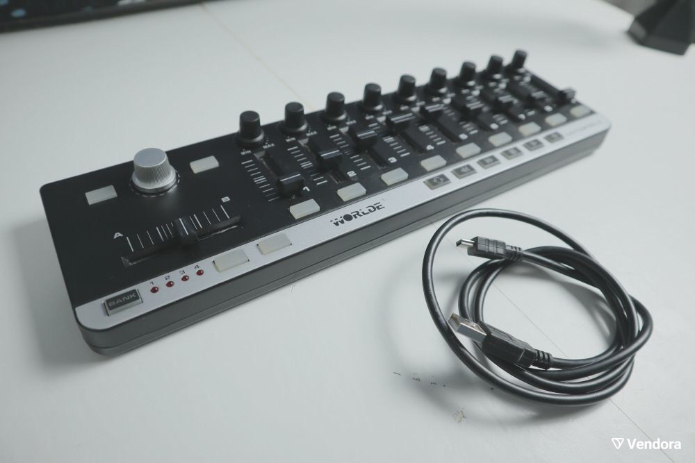 Controlleur midi Omnitronic FAD-9 universel 9 faders