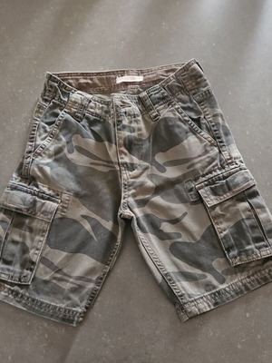 Fox camouflage five-pocket bermuda shorts for boys like new, size 128 cm