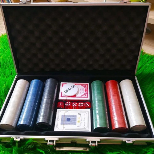 Poker Set New In Aluminum Case With 300 Chips, Dice And Cards