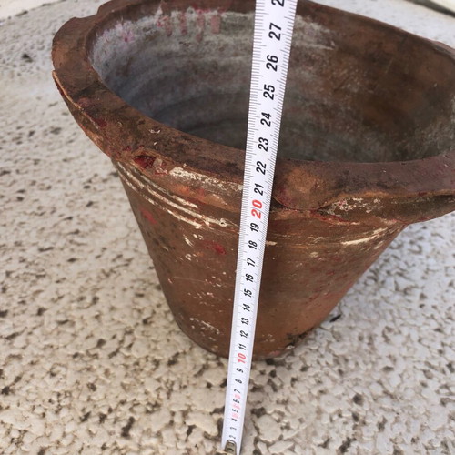 Terracotta flower pots used, set of two with double-lipped rim