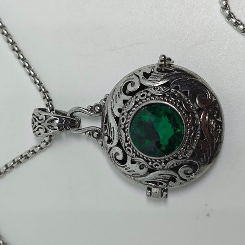 Locket pendant with green crystal vintage like new