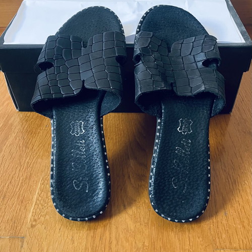 Leather slippers size 38 like new, black