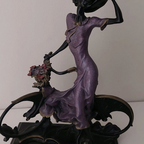 Decorative Cyclist sculpture like new, vintage, 40 cm height, wooden base