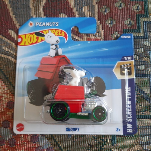 Hot Wheels Snoopy toy car new