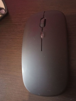 Wireless mouse like new with soft click