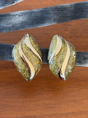 Vintage clip-on 80s gold glitter earrings like new