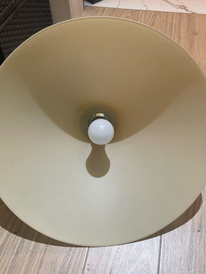 Ceiling light used without damage
