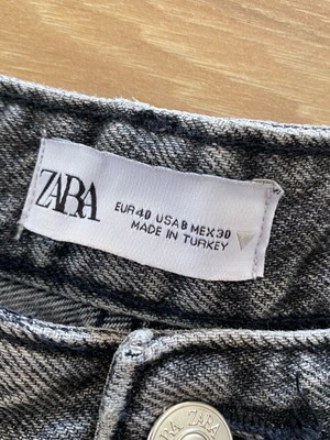 Jeans Zara μαύρα μεταχειρισμένα, μέγεθος 40
