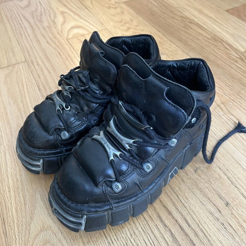 New Rock leather ankle boots size 38 like new, black
