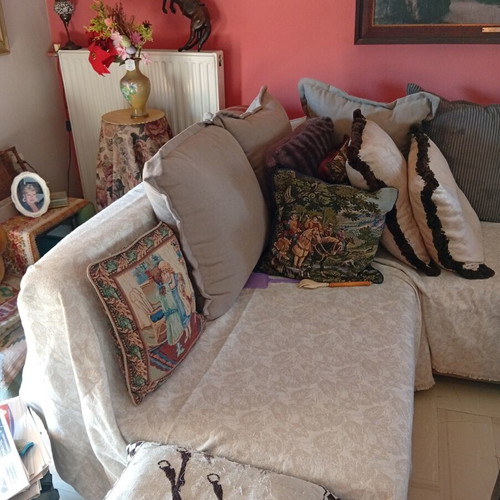 Corner sofa in excellent condition, 2 years old, greige color