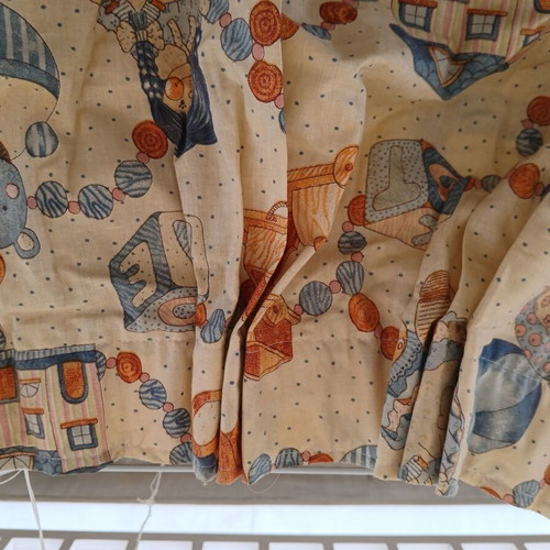 Nursery and children's room curtain like new, 1.60x2.20 m, with tape and ruffles