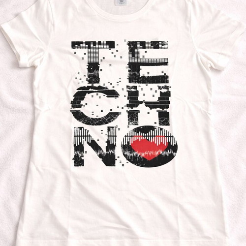 Techno women's t-shirt white with red heart print size M like new