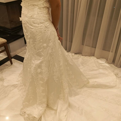Wedding dress new off white with appliqué lace and veil