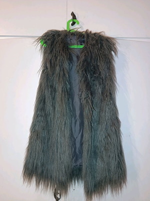 Faux sleeveless fur vest like new, gray, medium/large